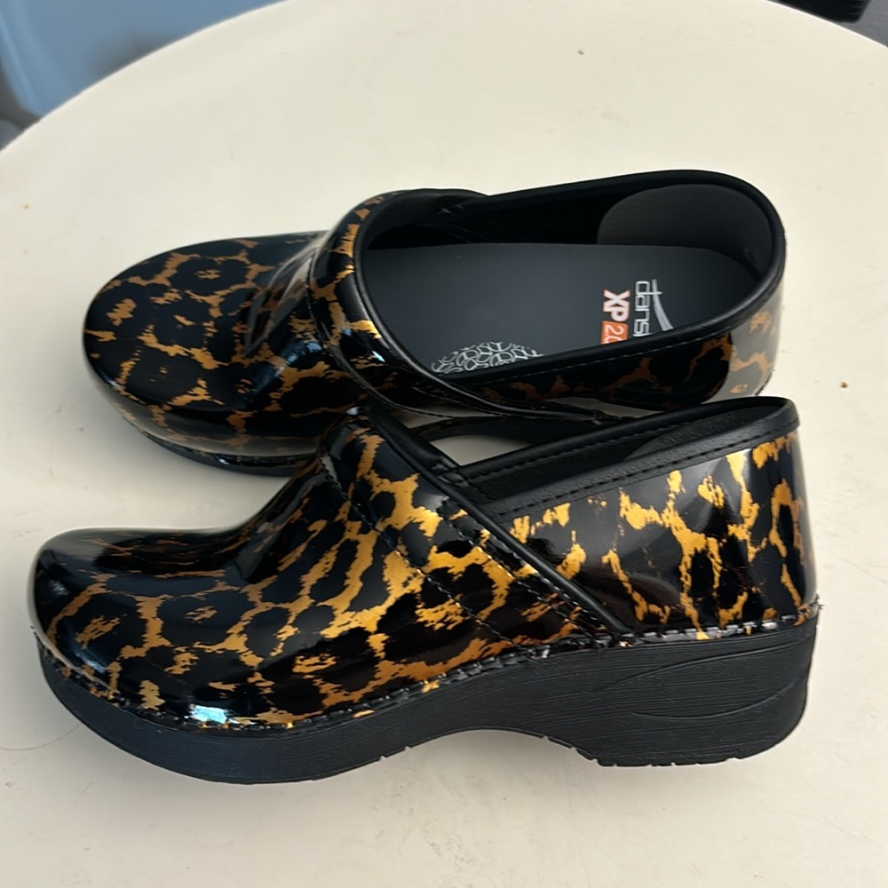 DANSKO XP20 METALLIC ANIMAL PRINT CLOGS